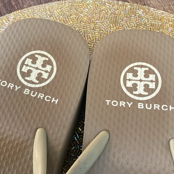Tory Burch logo signature sandals womens flip flops Sz 8 - Picture 3 of 5